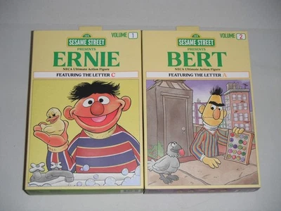 Juego de figuras de acción NECA Sesame Street Presents Ernie Bert con letra C A 7" Foto 1 de 4