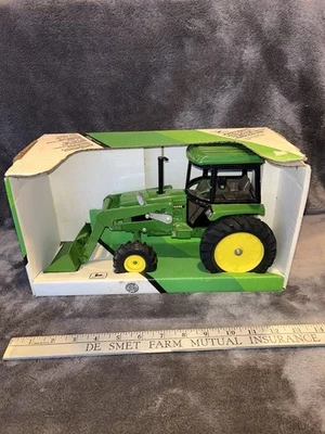 ERTL John Deere 2755 Tractor 1/16 Scale with FWA and Loader - Image 1 of 4