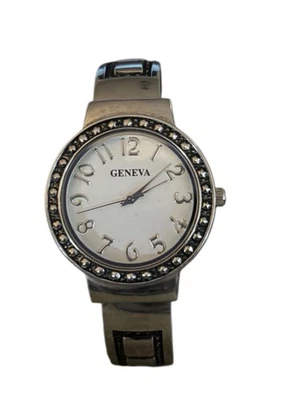 Reloj Pulsera Geneva Vintage Plata con Cierre de Bisagra, Preppy Clásico Oficina Fecha Foto 1 de 4