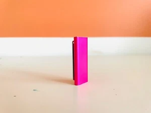 APPLE IPOD SHUFFLE GEN 3 (A1271) IN BOX (2009) 4GB | USB CABLE INCLUDED - Foto 1 di 4