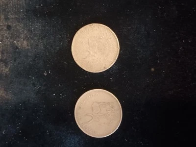 Lot of 2 Uganda  100 Shillings Coins 1998 as shown in photos - Image 1 of 4