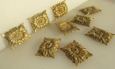 Latón Ormolu Muebles Herrajes Montaje Girasol Francés Flor Floral - £3 cada uno Foto 1 de 4