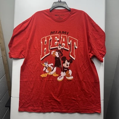 Camisa Roja Comida Chatarra Miami Heat Disney XL NBA Mickey Donald Goofy Foto 1 de 4