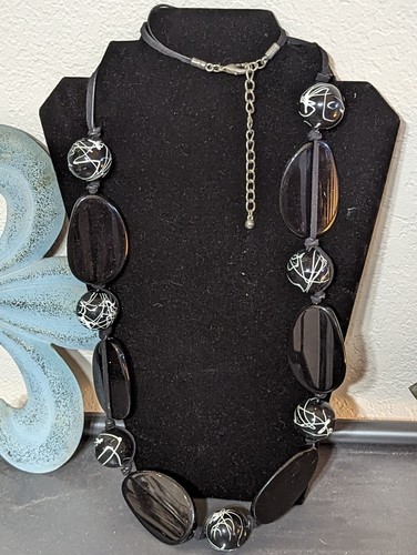 VETEMENTS Ragazzi 36" pelle nera & grande collana con perline monocromatiche