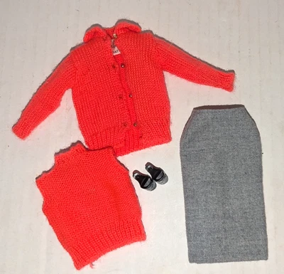 Ropa Barbie De Colección - 1959-62 SUÉTERES NARANJAS Y FALDA GRIS #976 Suéter Niña F2 Foto 1 de 4