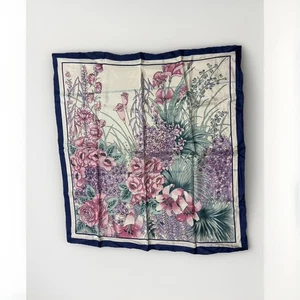 Schönes zartes Seidentuch mit Blumen Blau Rosa Ca 73x70 cm - Bild 1 von 3