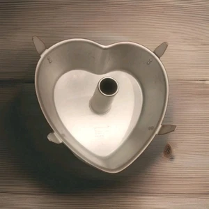 Sartén de rendimiento para pasteles de comida de ángel en forma de corazón 2 piezas aluminio Wilton 2105-6509 - Imagen 1 de 6
