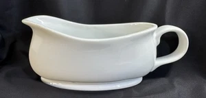 Threshold White Porcelain Gravy Boat With Round Rim beautiful any occasion - Picture 1 of 6