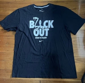 Nike XL Extra Large Black Tshirt Front Print Black Out Workout Gym Casual - Picture 1 of 3