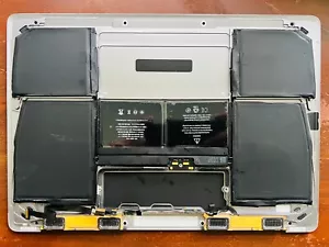 Funda inferior genuina Apple MacBook Pro 12" gris principios de 2015 con batería genuina - Imagen 1 de 2