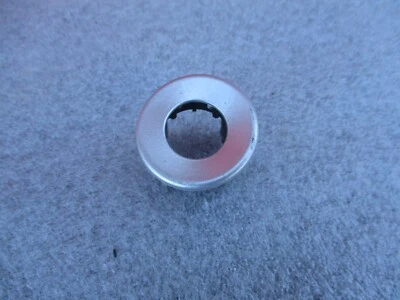 2011-2018 DODGE RAM 2500 3500 4500 SUPORTE FRONTAL PARA SENSOR USADO PELO FABRICANTE - Imagem 1 de 4