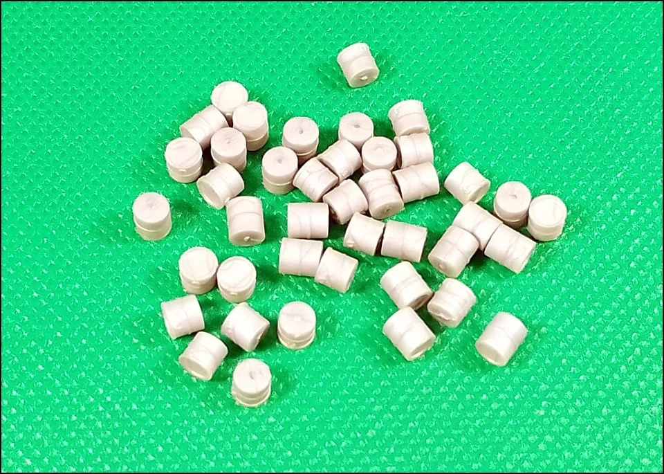 FUSTI OLIO/BENZINA H: 5 mm. Scala HO 1/87 #CN26/3-13#. - Immagine 1 di 1