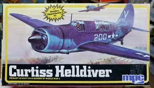 MPC Curtiss Helldriver Escala 1:72 Caja Abierta Piezas Selladas #1-4105 - Imagen 1 de 4