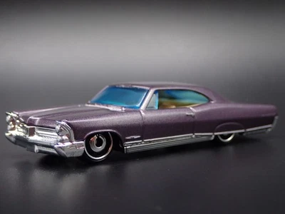 1965 65 Pontiac Bonneville Purple 1:64 Scale Collectible Diecast Modello Auto - Immagine 1 di 4