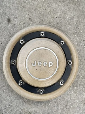 Botón de bocina central del volante Jeep Wrangler Yj 87-95 OEM tostado Foto 1 de 4