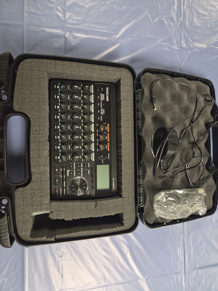 TASCAM DP-008EX 8 pistas digital Portastudio y grabadora SD con estéreo incorporado Foto 1 de 1