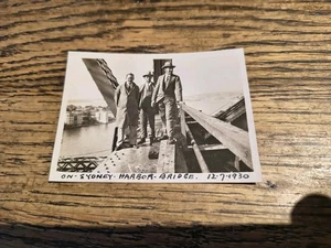 On top Of Sydney Harbour Bridge Three Men Small snapshots real photo 1930 - Picture 1 of 2