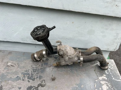 Montaje de tapa y cuerpo termostato Kawasaki EN500A 500 Vulcan LTD 454 Foto 1 de 4