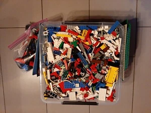 Lego Mix Box & Lego Technik (Platten/Autos/Figuren ca 9 kg  verschiedene Farben  - Bild 1 von 5
