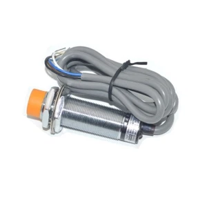LJ18A3-10-Z/CY Inductive Proximity Sensor Switch PNP Detection Distance 10mm - Picture 1 of 3