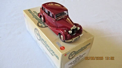 Lansdowne Models  LDM8A 1954 Triumph Renown MK II TDC Saloon Maroon 1:43 W/Box - Image 1 of 4