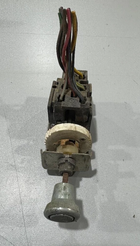 1975-1979 FORD MUSTANG II HEADLIGHT SWITCH P/N D2AB-11654-AIA GENUINE OEM USED - Image 1 of 4