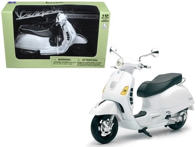 MODELO MOTO DIECAST VESPA GTS 300 SUPER BLANCO 1/12 POR NUEVO RAY 57243 B Foto 1 de 3
