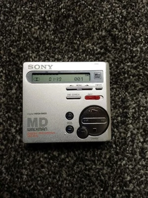 VINTAGE / ORIGINAL SONY MZ-R70. MINI DISC RECORDER / PLAYER - FULLY WORKING - Image 1 of 4