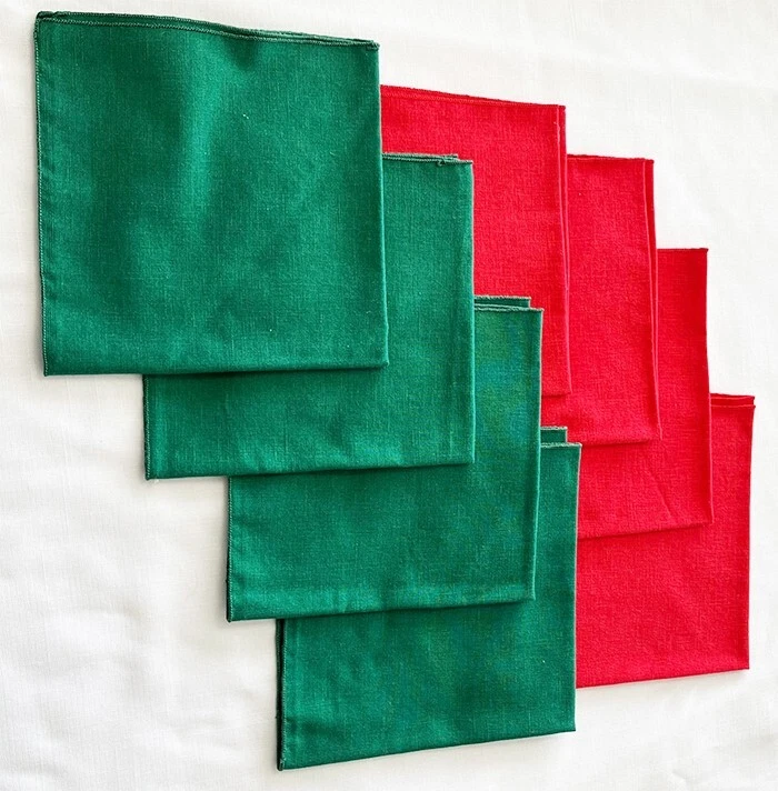 8 - 16" X 16" Four Green and Four Red Square Linen-like Napkins - Image 1 of 1