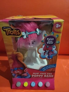 Neu TROLLS Poppy PAINT-YOUR-OWN SPARSCHWEIN 2016 *versiegelt * getrocknete Farben * - Bild 1 von 10