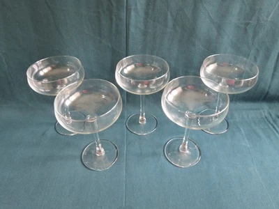 5 anciennes coupes à champagne en verre - Photo 1/4