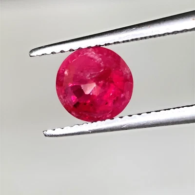 1.76 cts 7.2mm beautiful red colorstone round shape spinel gemstone - Image 1 of 4