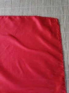 Pañuelo cuadrado de bolsillo enrollado a mano de seda rojo liso de colección para hombre - Imagen 1 de 3
