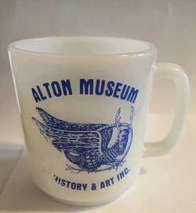 Vintage Alton Museum Geschichte Kunst Illinois IL Glasbacken Milchglas Becher Tasse  - Bild 1 von 4