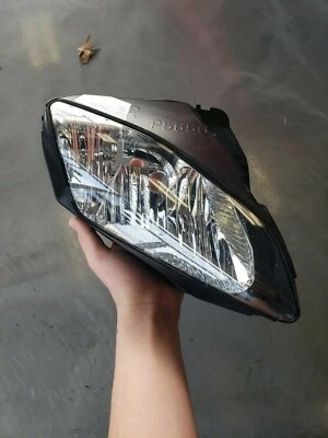 2007 Yamaha YZF R6 Righthand lens and reflector  - Imagem 1 de 4