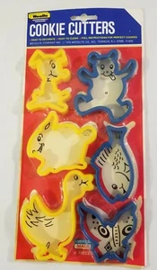 Vintage 1976 NIP Wecolite 6 Plastic Animal Cookie Cutters Teaneck NJ USA! Unused - Picture 1 of 5