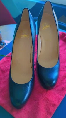 Zapatos de tacón CHRISTIAN LOUBOUTIN de cuero de becerro negro punta redonda 38,5 / 8,5 Foto 1 de 4