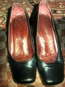 CHARLES DAVID Adorable Classic Leather Jet Black Pumps Size 8 1/2 B - Picture 1 of 4