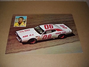 Postal vintage de carreras de Nascar 1973 Neil Castles #06 1973 Dodge Charger Howards - Imagen 1 de 2