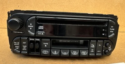 Chrysler Jeep Autoradio P04858543AG-A CD/ Kassette Player - Bild 1 von 4