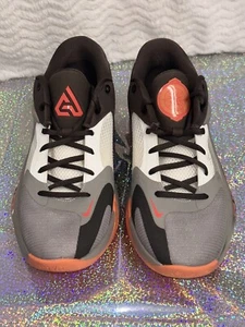 Nike Zoom Freak 4 Letter Bros Basketballschuhe – Iron Stone DJ6149-003 Größe 8,5 - Bild 1 von 14