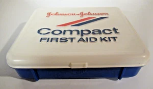 Vintage Johnson & Johnson Compact Plastic First Aid Kit 8137 - Picture 1 of 6