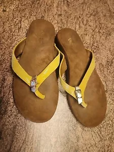 Vionic Lima Yellow Gold Sz 8 Sandals Flip Thong Women Orthopedic Comport Buckle - Picture 1 of 4