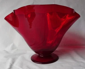 Vintage Pairpoint Gundersen Ruby Red Glass Fan Vase w/ Ruffled Edge & Round Base - Picture 1 of 4