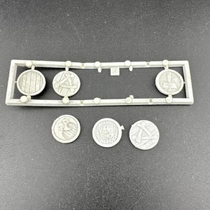 Warhammer Fantasy: 6 Classic Shields (Plastic) 25A3578 - Picture 1 of 1