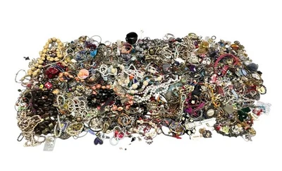 大量未分类废品服装首饰。 27 磅 14.5 盎司带包 FPOR 现状 — 第 1/4 张图片