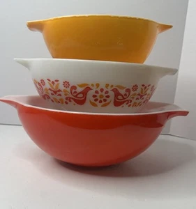 Pyrex Friendship Nesting Cinderella Mixing Bowls 3 Pieces: 442, 443 & 444 - Picture 1 of 8