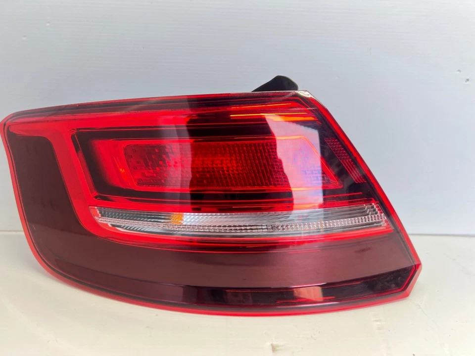AUDI A3 HATCH SPORT TAILLIGHT (LEFT OUTER) (2018-2020) 8V4 945 069 — 第 1/4 张图片