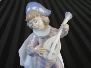 C-401 Lladro Figura Mandolina Serenata Arlequín Boy #5696 - Imagen 1 de 8