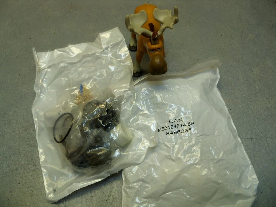 ITT Cannon MS3126F14-5P Circular Connector MIL Spec Straight Plug Lotof 2 - Image 1 of 3